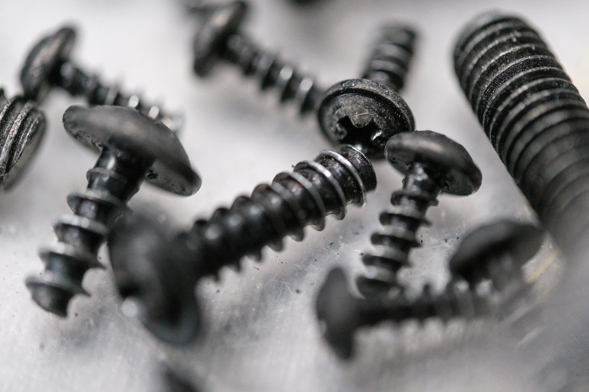 https://fastenercomponents.com/images/uploads/20250903/orig_close-up-of-black-screws-for-precise-electronics-r-2025-04-04-02-01-32-utc-083920.jpg