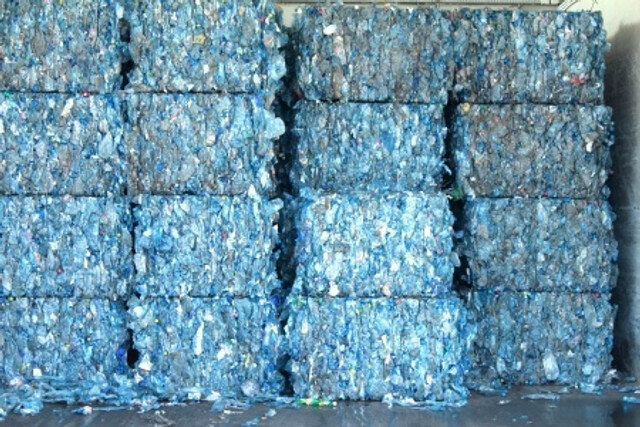 https://fastenercomponents.com/images/uploads/20250903/orig_recycled-plastic-compacted-104938.jpg